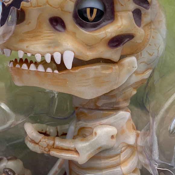 Fingerlings Untamed Ferocious Bonehead TRex Doom Interactive Pet Dinosaur Toy - Picture 3 of 8